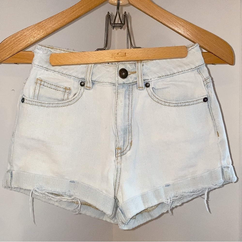 Bullhead Denim Mom Short Super Soft Lightwash Distressed High Rise Shorts size 1